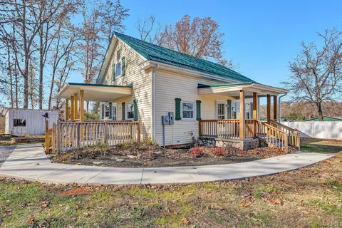 1088 Piney Grove School Rd, Moneta, VA 24121