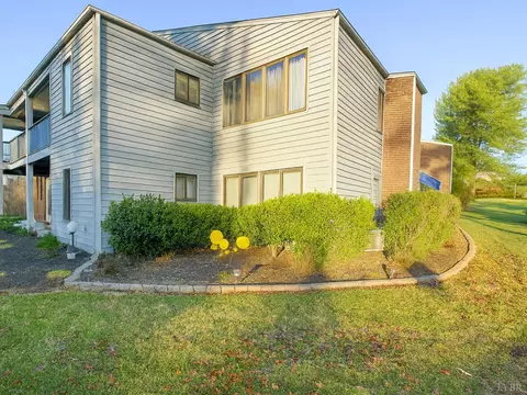 101 Manor Dr, Forest, VA 24551