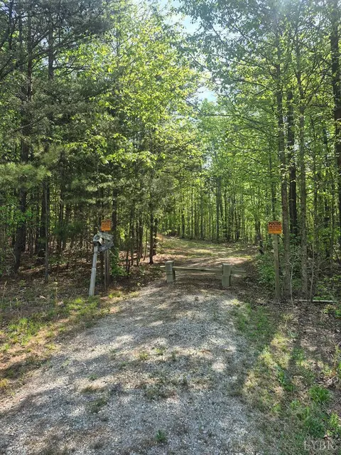 0 Mountain Creek Rd, Green Bay, VA 23942