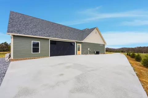 Exterior - 4615 Everett Rd, Forest, VA 24551 photo 4 of 17