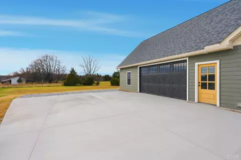 Exterior - 4615 Everett Rd, Forest, VA 24551 photo 3 of 17