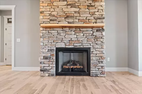 Living - 4615 Everett Rd, Forest, VA 24551 photo 3 of 5