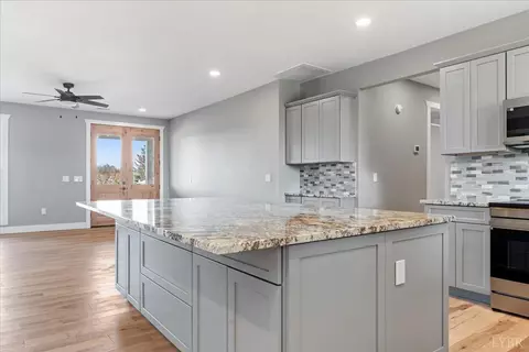 Kitchen - 4615 Everett Rd, Forest, VA 24551 photo 8 of 8