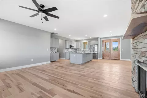 Living - 4615 Everett Rd, Forest, VA 24551 photo 2 of 5