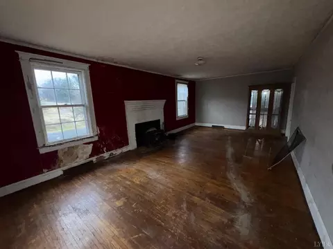 Living - 109 Cedar Gate Rd, Monroe, VA 24574 photo 2 of 3