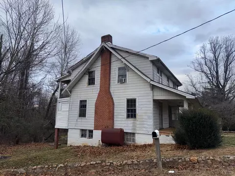 Exterior - 109 Cedar Gate Rd, Monroe, VA 24574 photo 3 of 6