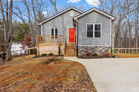 150 Oak Grove Dr, Madison Heights, VA 24572