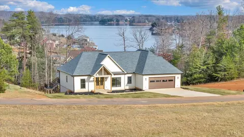 639 Compass Cove Cir, Moneta, VA 24121