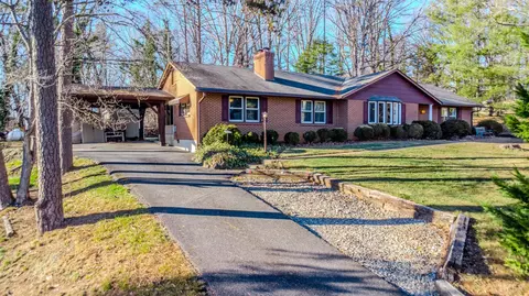 2122 Laurel Ln, Altavista, VA 24517