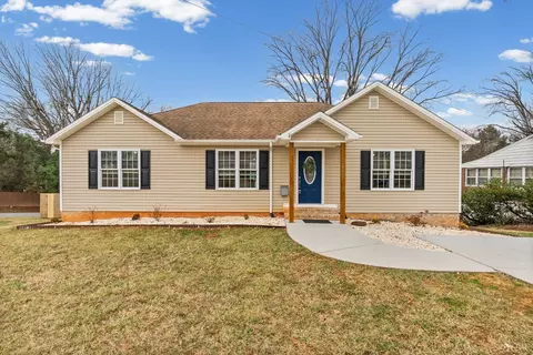 525 Hayes Dr, Lynchburg, VA 24502