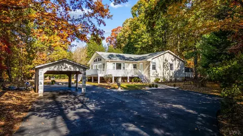 404 Heather Ln, Huddleston, VA 24104