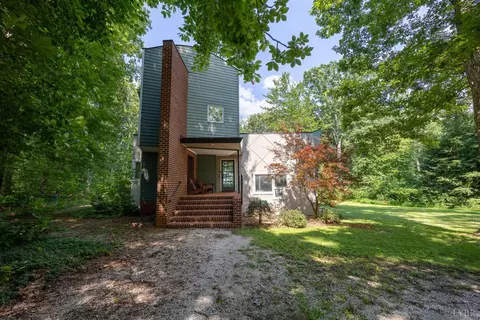 2246 Country Clb, Appomattox, VA 24522