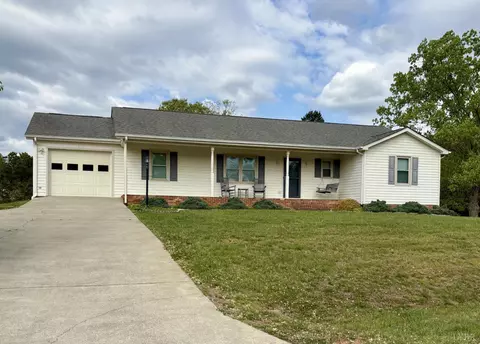 511 Darrell Ln, Hurt, VA 24563