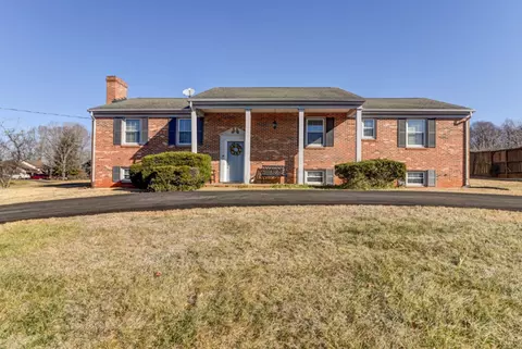 211 Robin Dr, Lynchburg, VA 24502