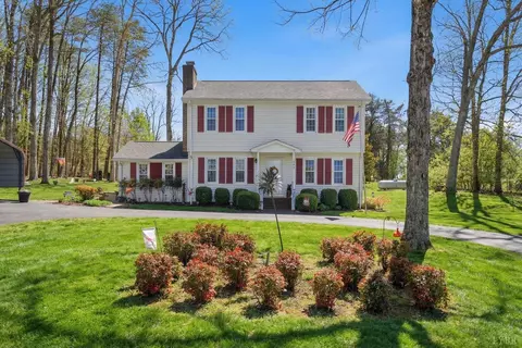 724 Spring St, Hurt, VA 24563
