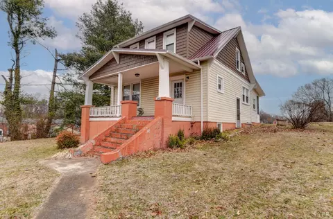 201 Seminole Dr, Madison Heights, VA 24572