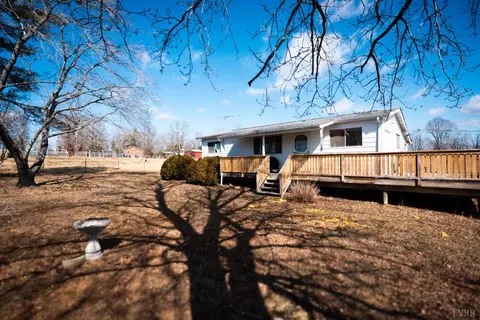 1228 Clover Creek Rd, Huddleston, VA 24104