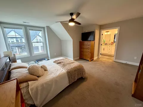 Bedroom - 1014 Coles Ct, Forest, VA 24551 photo 3 of 4