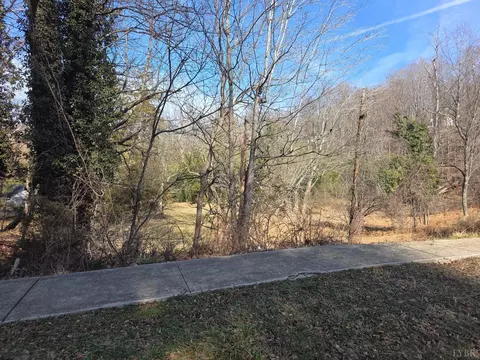 809 Old Forest Rd, Lynchburg, VA 24501