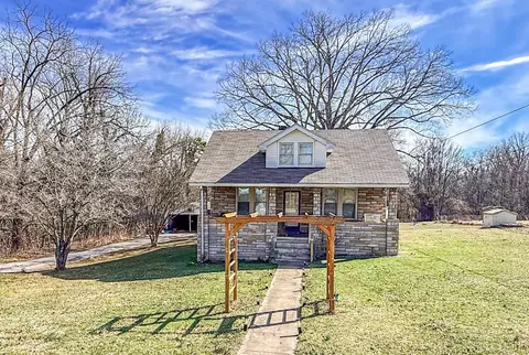 400 Prospect Rd, Hurt, VA 24563