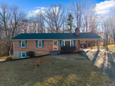 150 Stage Coach Ln, Madison Heights, VA 24572
