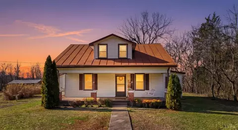 409 Staunton River Lndg, Gretna, VA 24557