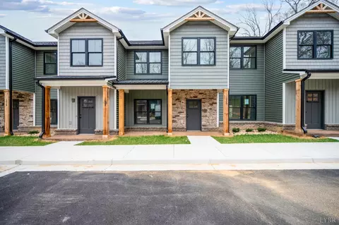 1042 Wythe Dr, Forest, VA 24551