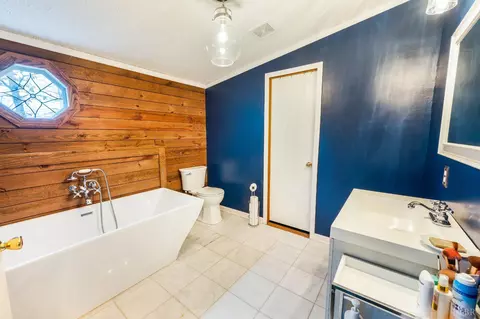 Bath - 339 Plain Ridge Dr, Evington, VA 24550 photo 1 of 6