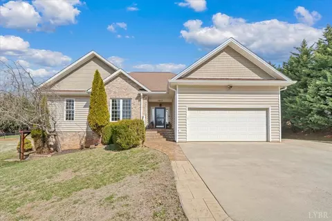 1017 Hooper Woods Dr, Forest, VA 24551