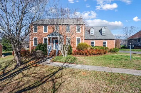 222 London Downs Dr, Forest, VA 24551