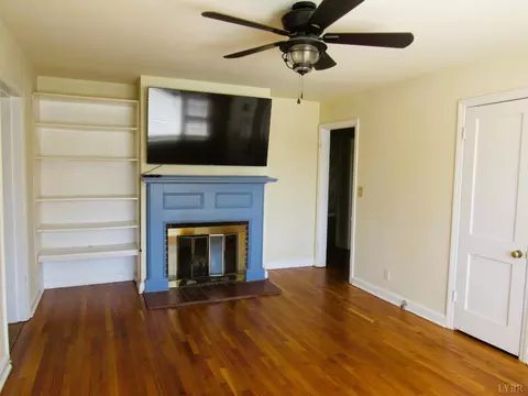 Living - 144 Maple Ln, Amherst, VA 24521 photo 2 of 3