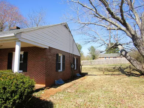 Exterior - 144 Maple Ln, Amherst, VA 24521 photo 3 of 10