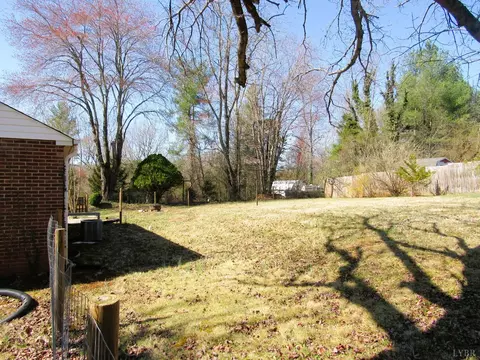 Exterior - 144 Maple Ln, Amherst, VA 24521 photo 6 of 10