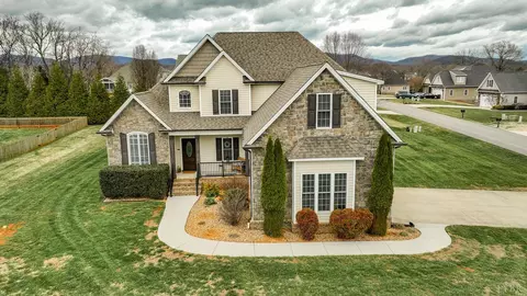 1090 Autumn Run Dr, Forest, VA 24551