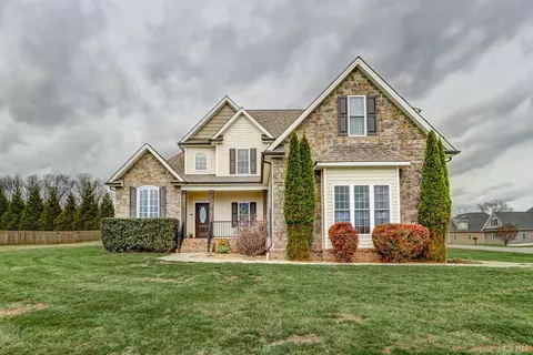 1090 Autumn Run Dr, Forest, VA 24551