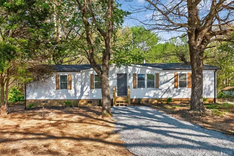 1208 W Store Rd, Halifax, VA 24558