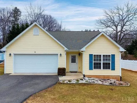 147 W Stratford Pl, Madison Heights, VA 24572