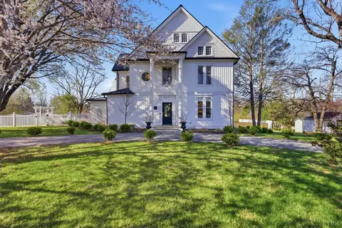 1221 Oakwood St, Bedford, VA 24523