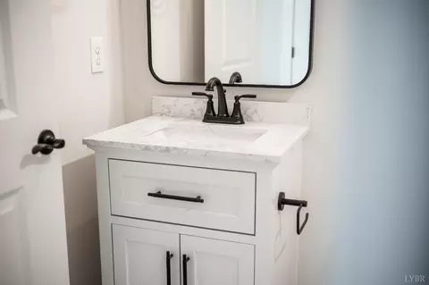 Bath - 48 Grandset Dr, Forest, VA 24551 photo 11 of 15