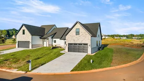 1227 Grandset Dr, Forest, VA 24551