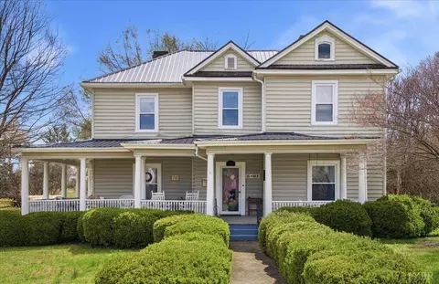 601 Henry St, Gretna, VA 24557