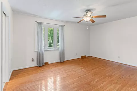 Living - 207 Merrywood Dr, Forest, VA 24551 photo 5 of 7