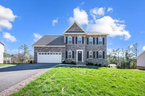 1110 Lochwood Hill Dr, Goode, VA 24556