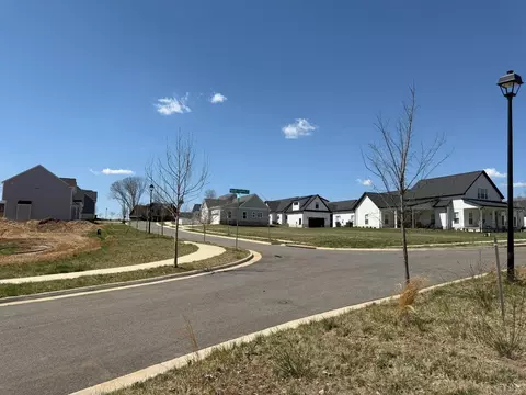 202 Waughs Landing Dr, Lynchburg, VA 24503