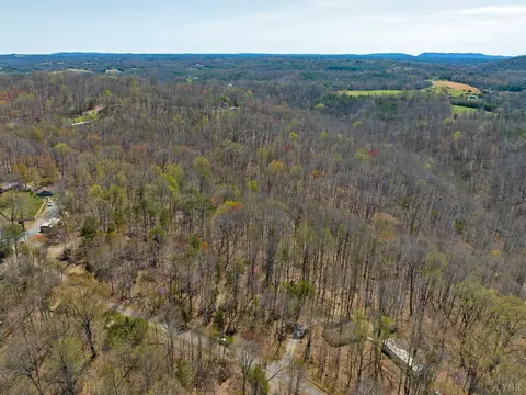 9 Oak Dr, Moneta, VA 24121