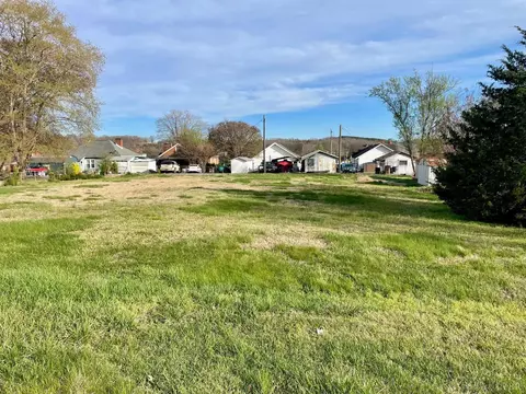 13 8th St, Altavista, VA 24517