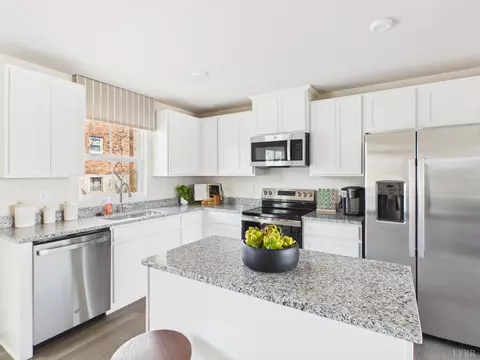 Kitchen - 37 Ranwell Rd, Rustburg, VA 24588 photo 3 of 4