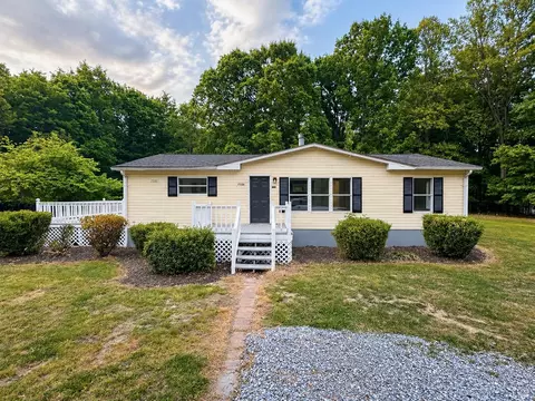 12989 County Line Rd, Keysville, VA 23947