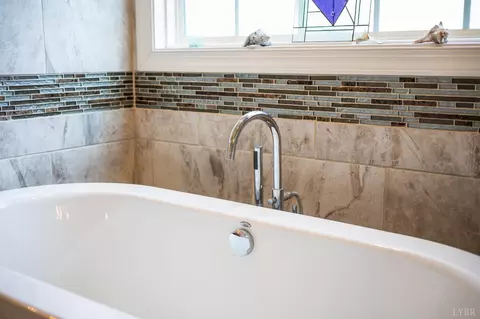 Bath - 1424 Lake Manor Dr, Forest, VA 24551 photo 6 of 12