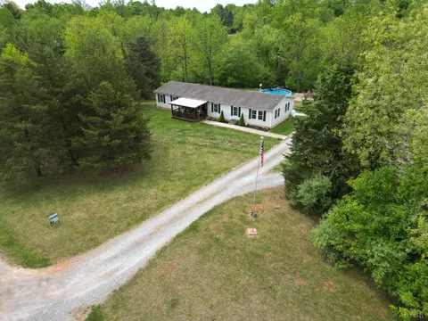 1122 Walnut Springs Dr, Bedford, VA 24523